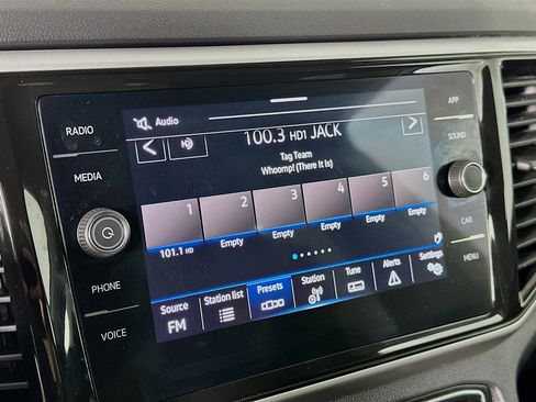 Used 2023 Volkswagen Atlas SE image 19