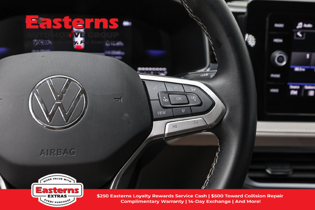 Used 2025 Volkswagen Taos SE FWD image 17