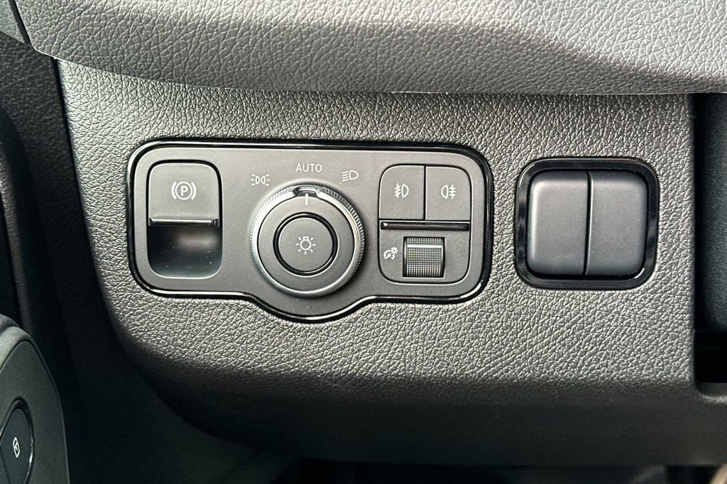 Used 2025 Mercedes-Benz Sprinter 2500 image 22