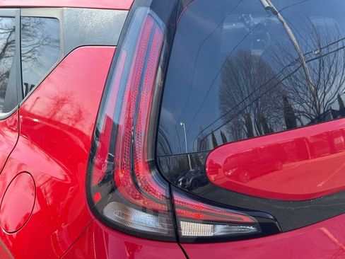 Used 2023 Kia Soul S FWD image 9
