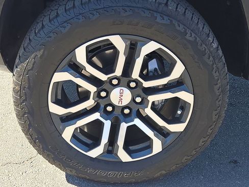 Used 2024 GMC Canyon AT4 w/ AT4 Premium Package image 8