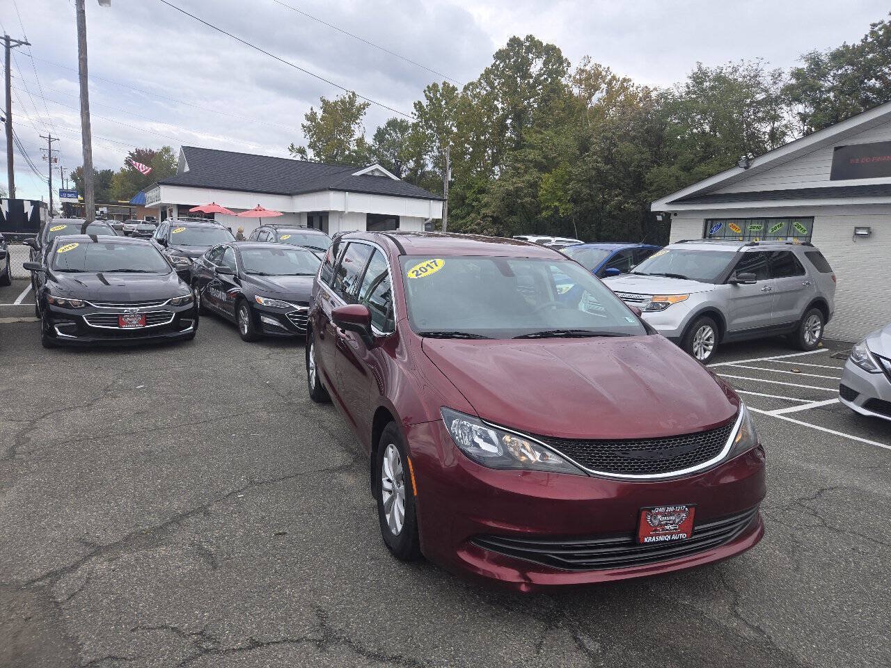 Used 2017 Chrysler Pacifica Touring w/ Tire & Wheel Group FWD image 5