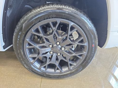 New 2026 Jeep Grand Cherokee Summit AWD/4WD image 34