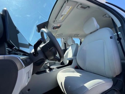 Certified 2025 Hyundai Kona SE AWD/4WD image 18