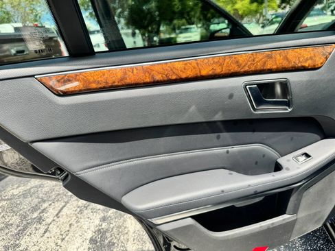Used 2014 Mercedes-Benz E 350 Sedan image 41