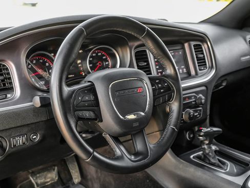 Used 2018 Dodge Charger SXT image 19