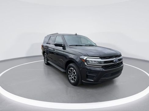 Used 2024 Ford Expedition XLT image 2
