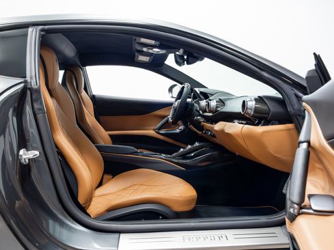 Used 2020 Ferrari 812 Superfast RWD image 30