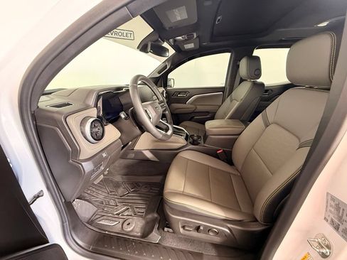 Used 2025 Chevrolet Colorado ZR2 w/ Technology Package AWD/4WD image 25