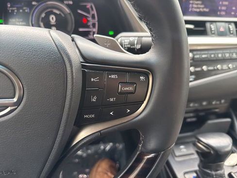 Used 2021 Lexus ES 300h w/ Accessory Package image 21