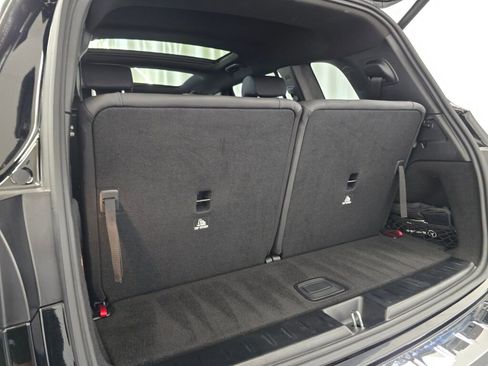 Used 2025 Mercedes-Benz GLB 250 4MATIC image 21