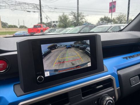 Used 2025 Toyota Tacoma TRD Off-Road AWD/4WD image 21