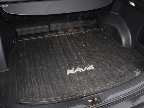 Used 2024 Toyota RAV4 XLE w/ Convenience Package image 8