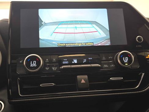 Certified 2025 Toyota Highlander XSE AWD/4WD image 13