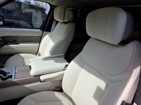 New 2026 Land Rover Range Rover Autobiography AWD/4WD image 11