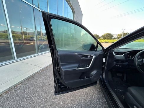 Used 2021 Toyota RAV4 LE image 54