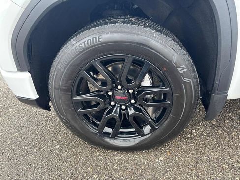 Used 2025 GMC Sierra 1500 Elevation image 35