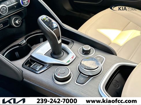 Used 2023 Alfa Romeo Giulia AWD w/ Quick Order Package 22X Lusso image 27