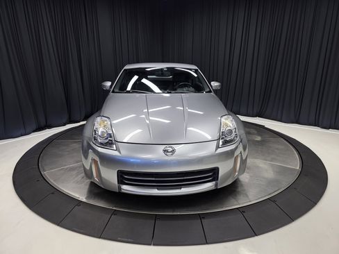 Used 2006 Nissan 350Z Touring w/ (N93) Cargo Convenience Pkg image 6
