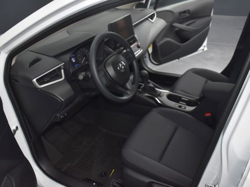 Used 2025 Toyota Corolla LE image 12