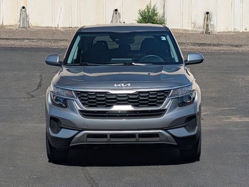 Used 2023 Kia Seltos LX AWD/4WD image 2
