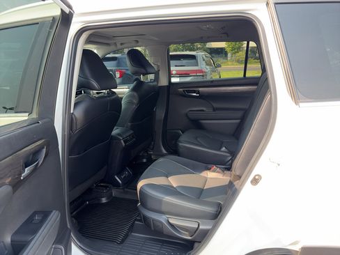 Used 2024 Toyota Highlander Limited AWD/4WD image 13