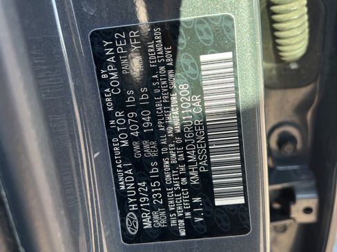 Used 2024 Hyundai Elantra Blue image 24