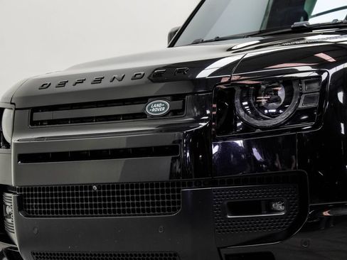 Used 2020 Land Rover Defender 110 HSE AWD/4WD image 2