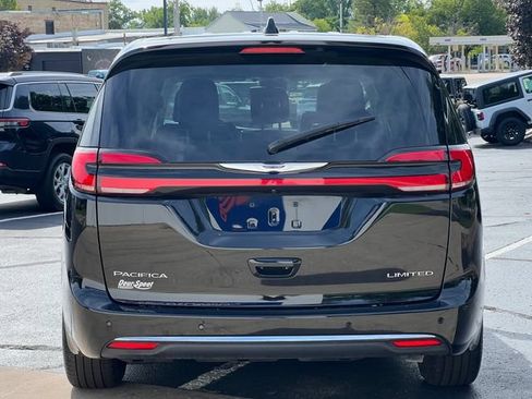 Used 2024 Chrysler Pacifica Limited FWD image 50