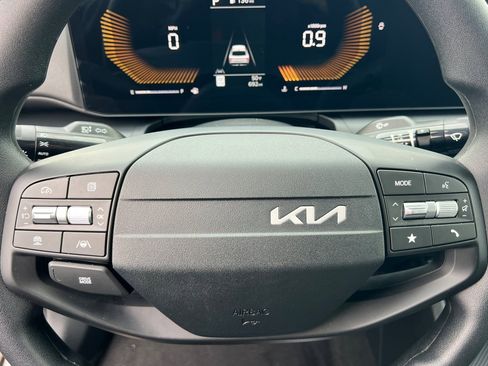 Used 2025 Kia K4 LXS image 24