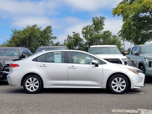 Certified 2025 Toyota Corolla LE w/ Convenience Package FWD image 5