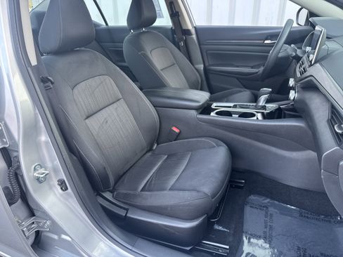 Used 2024 Nissan Altima 2.5 SV image 12