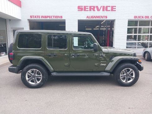 Used 2022 Jeep Wrangler Unlimited Sahara w/ Cold Weather Group AWD/4WD image 1