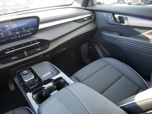 Used 2025 Buick Enclave Preferred image 11