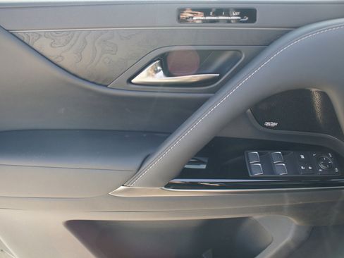 Used 2025 Lexus LX 700h Luxury image 30