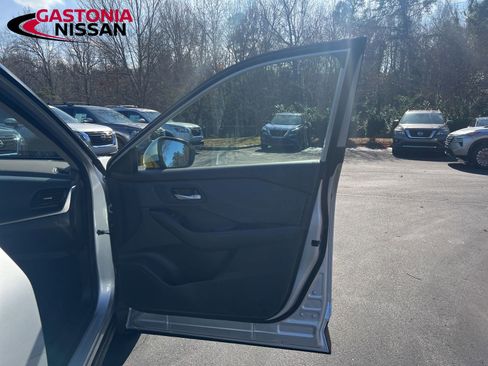 Used 2021 Nissan Rogue SV image 25