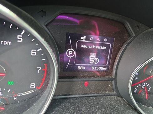 Used 2016 Kia Sedona LX w/ LX Essentials Premium Package FWD image 2
