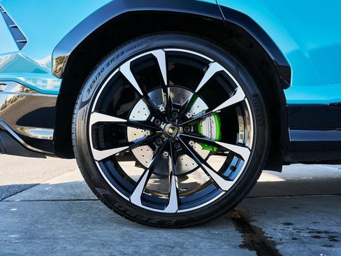 Used 2021 Lamborghini Urus image 18