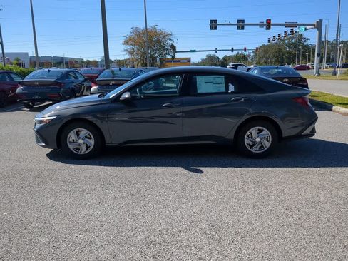New 2026 Hyundai Elantra SE FWD image 3