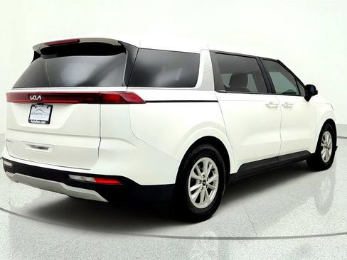 Used 2024 Kia Carnival LX FWD image 5