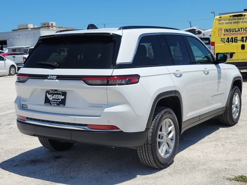 New 2026 Jeep Grand Cherokee Laredo X AWD/4WD image 4