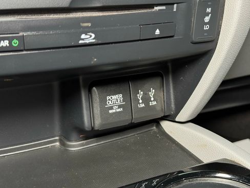 Used 2016 Honda Pilot Touring image 48