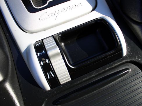 Used 2005 Porsche Cayenne S image 24