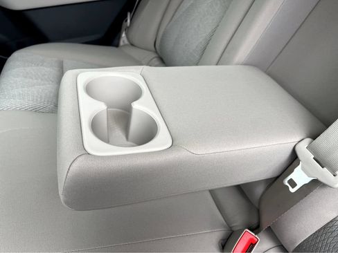 Used 2025 Nissan Rogue SV FWD image 12