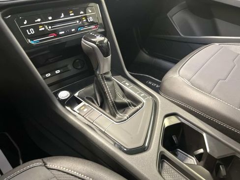 New 2026 Volkswagen Taos SE FWD image 22