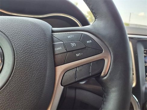 Used 2019 Jeep Grand Cherokee Laredo w/ Security & Convenience Group image 16