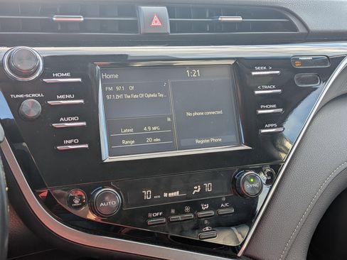 Used 2018 Toyota Camry XSE image 22