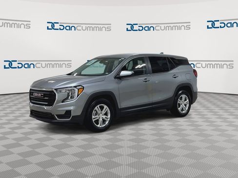 Used 2024 GMC Terrain SLE FWD image 4