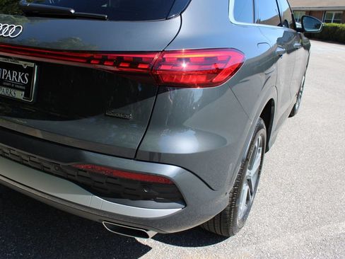 Used 2025 Audi Q5 Premium Plus w/ Premium Plus AWD/4WD image 44