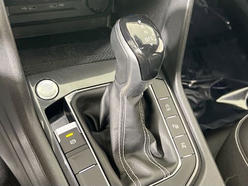 Used 2022 Volkswagen Tiguan SEL R-Line image 17